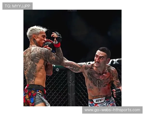 UFC拳手炫酷“站在笼顶庆祝差点摔下去”，刺激瞬间燃爆赛场