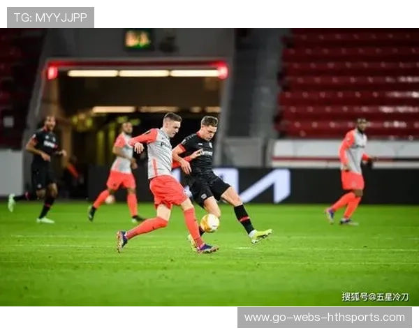 勒沃库森决定把中前场的横向联系作为重点，开启全新战术革命