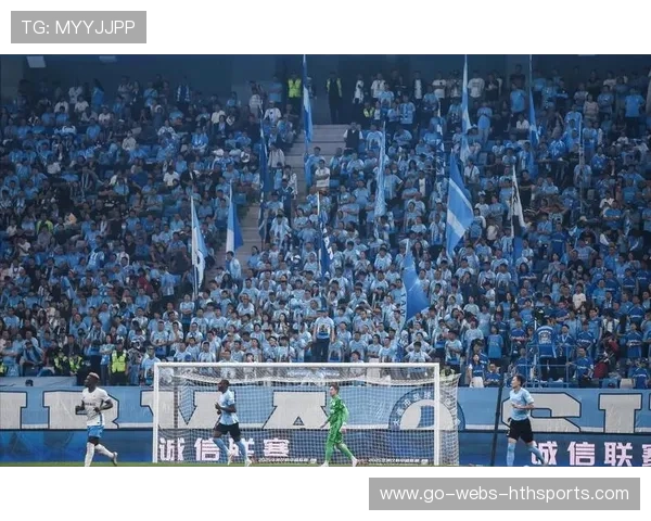 大连英博王禹中路突破吸引防守，助力进攻新风潮